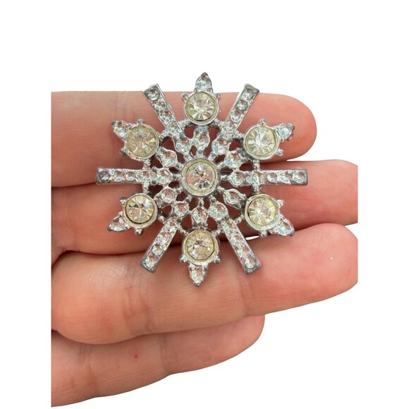 Unbranded Jewelry - Vintage AWML Signed Silver Tone Rhinestone Snowflake